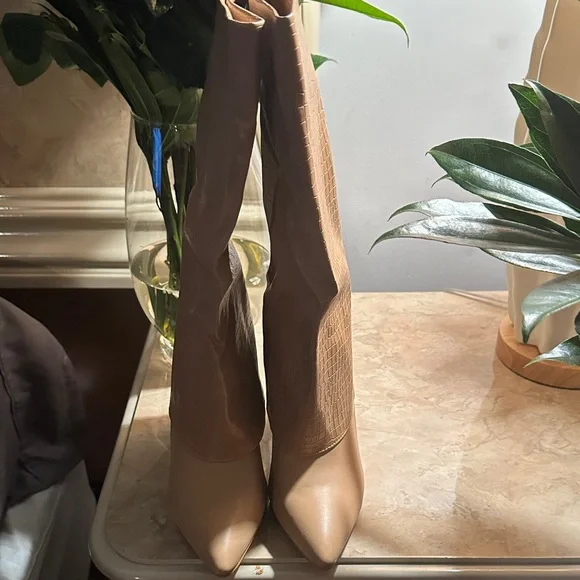 Pretty Little Thing Camel Women's Boots - Picture 2 of 6